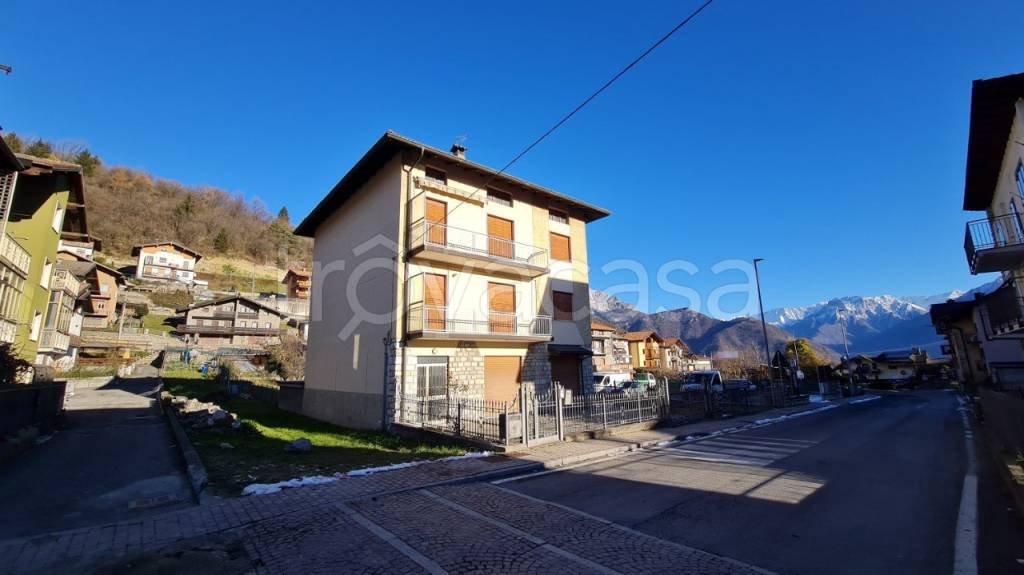 casa indipendente in vendita ad Ossimo
