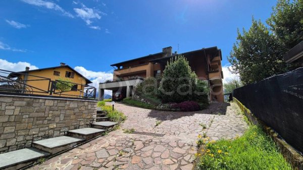 casa indipendente in vendita ad Ossimo