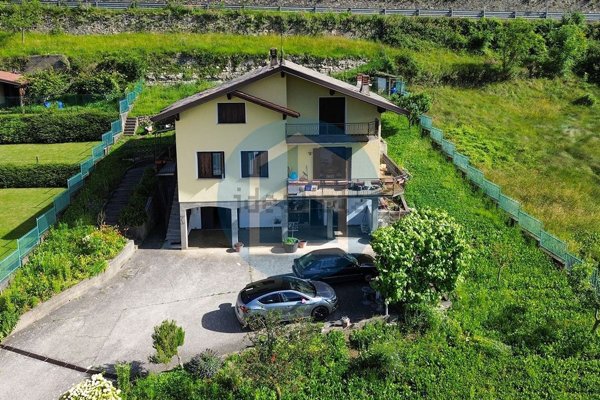 casa indipendente in vendita ad Ossimo