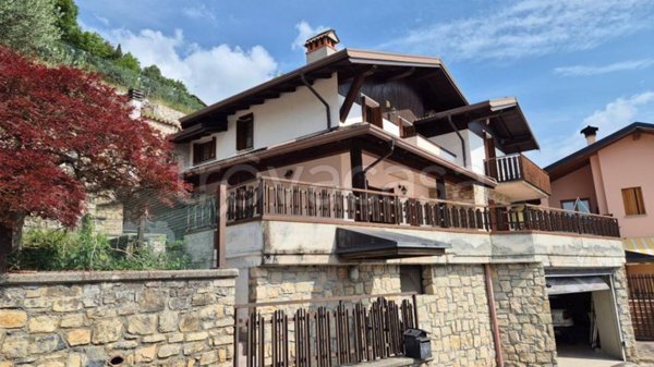 casa indipendente in vendita ad Ossimo