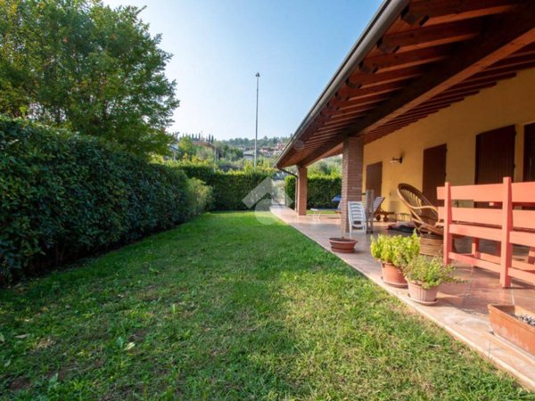casa indipendente in vendita a Padenghe sul Garda