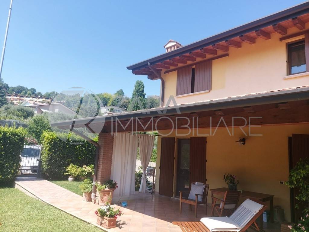 casa indipendente in vendita a Padenghe sul Garda