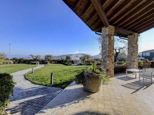 casa indipendente in vendita a Padenghe sul Garda