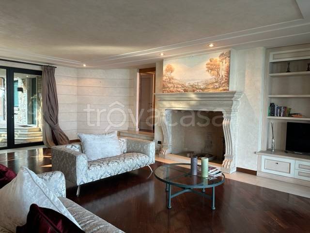 casa indipendente in vendita a Padenghe sul Garda