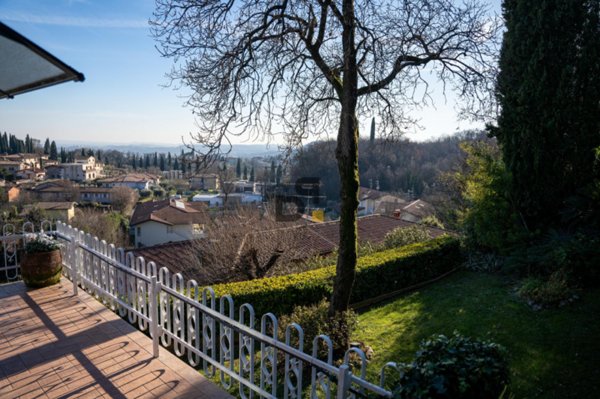 casa indipendente in vendita a Padenghe sul Garda