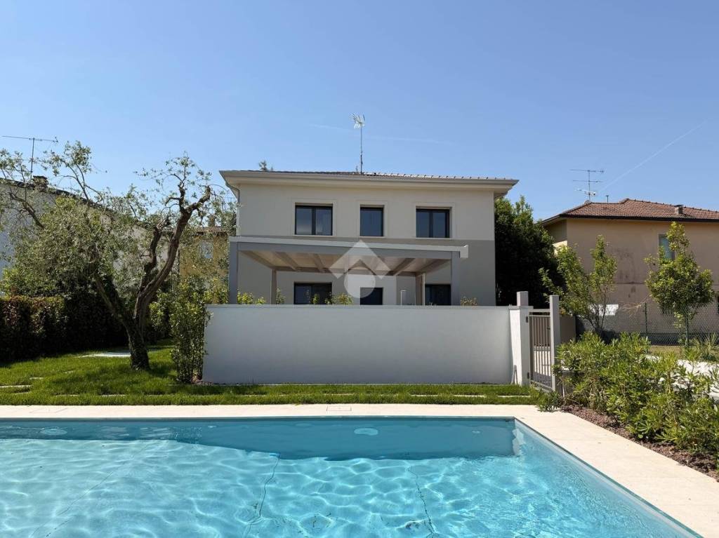 casa indipendente in vendita a Padenghe sul Garda