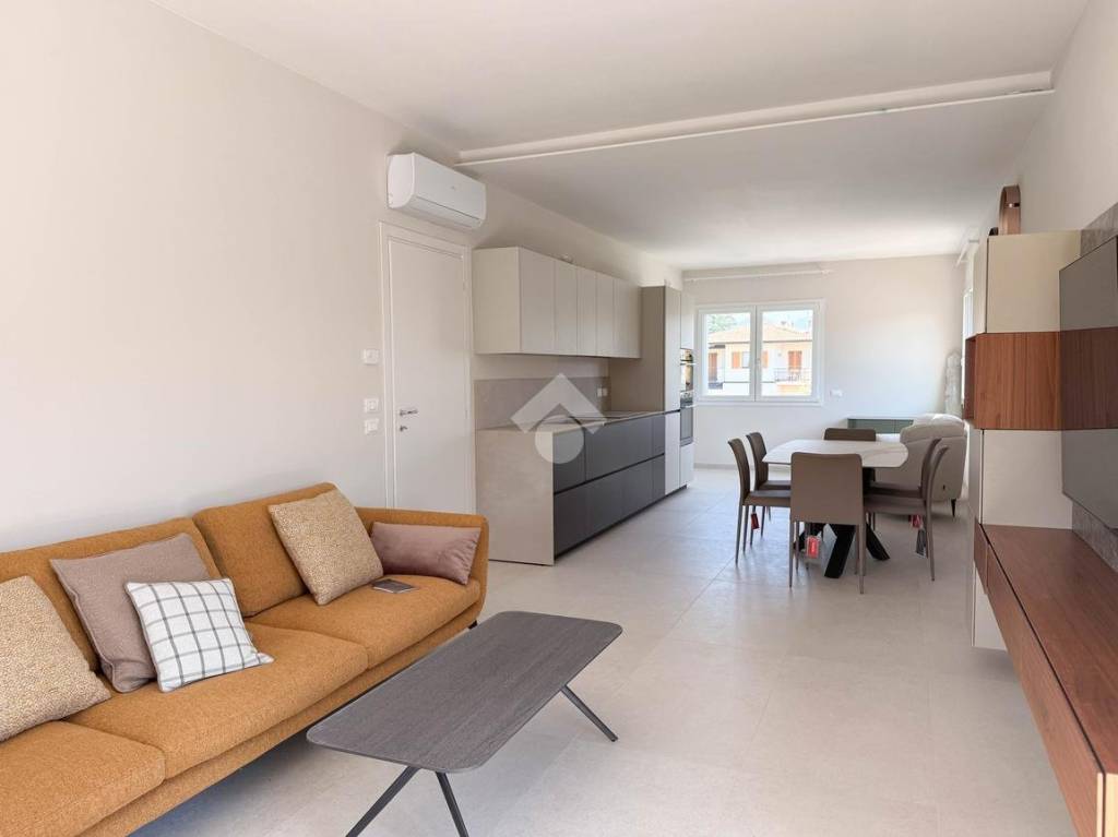 casa indipendente in vendita a Padenghe sul Garda