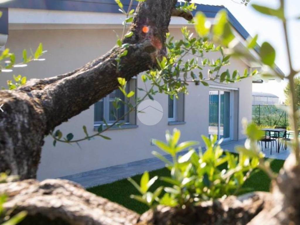casa indipendente in vendita a Padenghe sul Garda