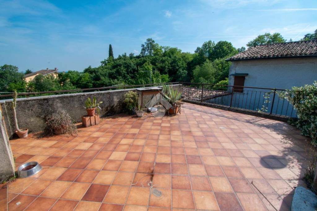 casa indipendente in vendita a Padenghe sul Garda