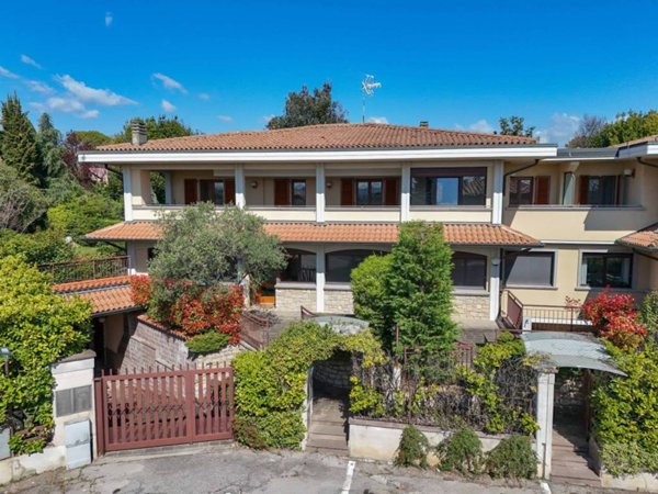 casa indipendente in vendita a Padenghe sul Garda