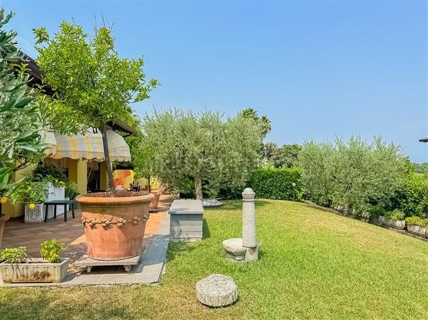casa indipendente in vendita a Padenghe sul Garda
