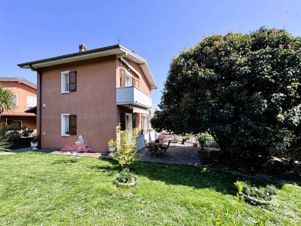 casa indipendente in vendita a Padenghe sul Garda