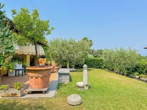 casa indipendente in vendita a Padenghe sul Garda