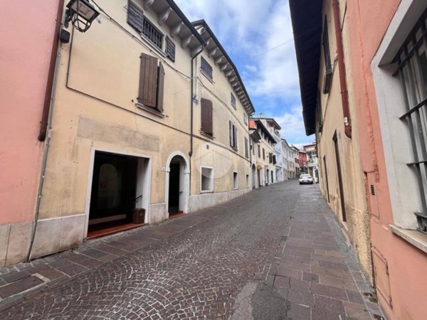 negozio in vendita a Padenghe sul Garda