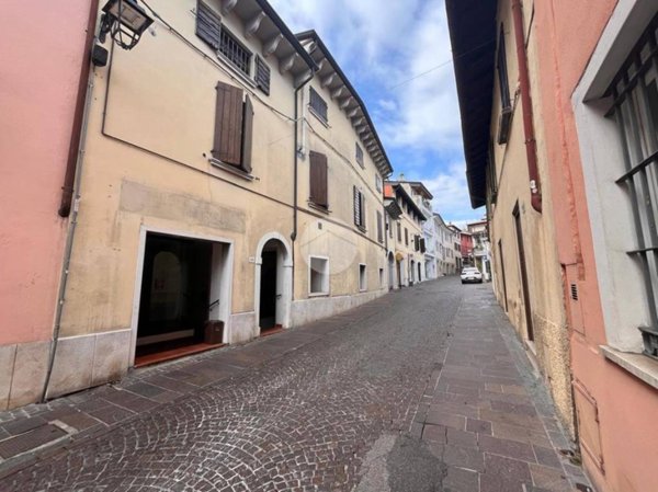 negozio in vendita a Padenghe sul Garda