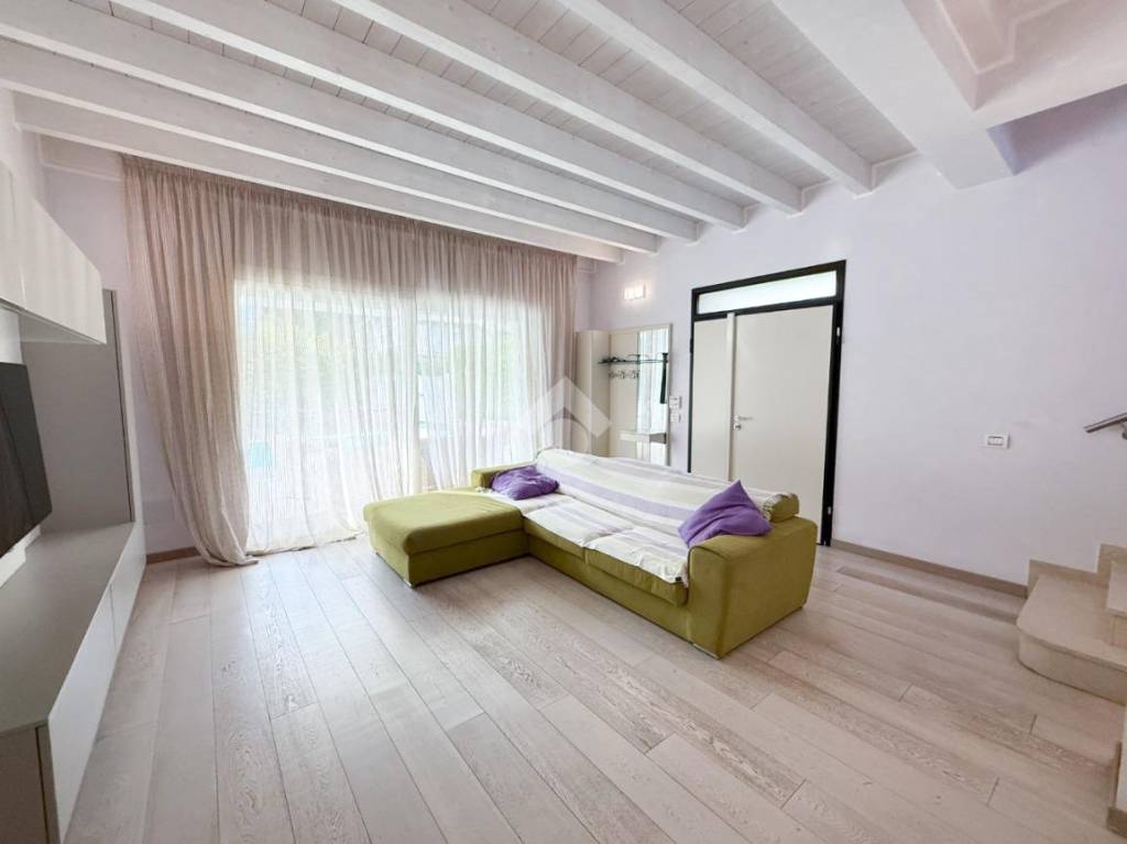 casa indipendente in vendita a Padenghe sul Garda