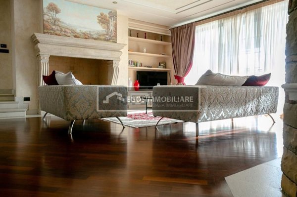 casa indipendente in vendita a Padenghe sul Garda