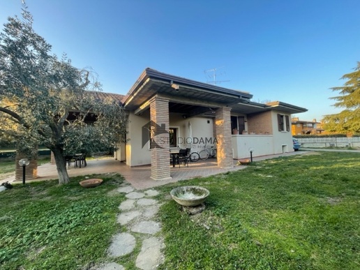 casa indipendente in vendita a Padenghe sul Garda
