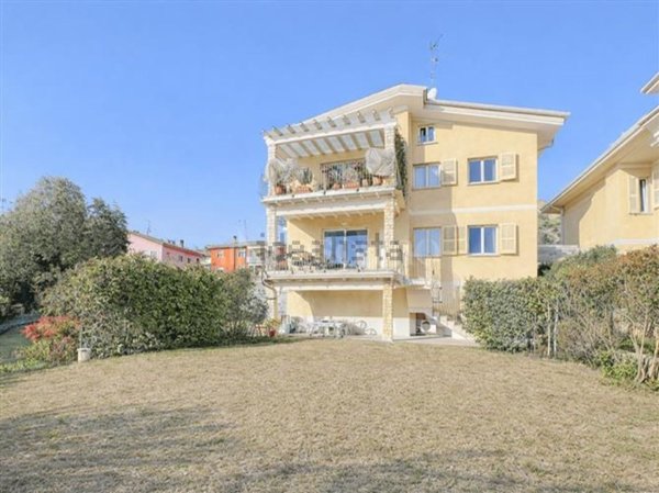 casa indipendente in vendita a Padenghe sul Garda