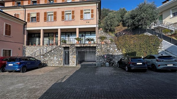 locale commerciale in vendita a Padenghe sul Garda