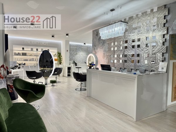 negozio in vendita a Padenghe sul Garda