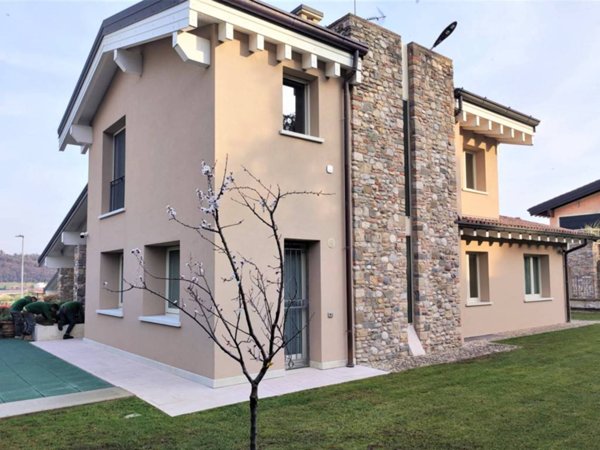 casa indipendente in vendita a Padenghe sul Garda