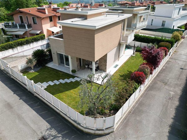 casa indipendente in vendita a Padenghe sul Garda