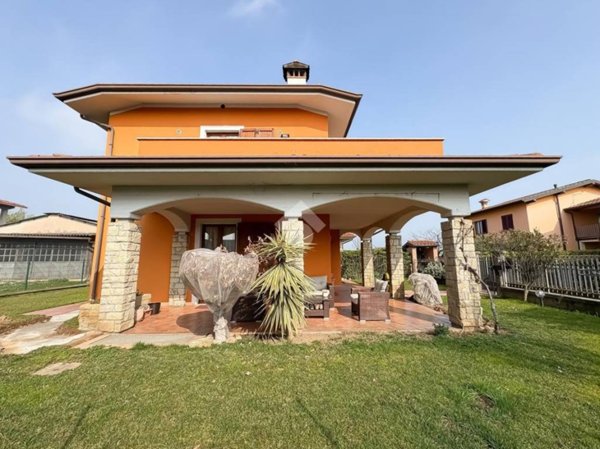 casa indipendente in vendita a Paderno Franciacorta
