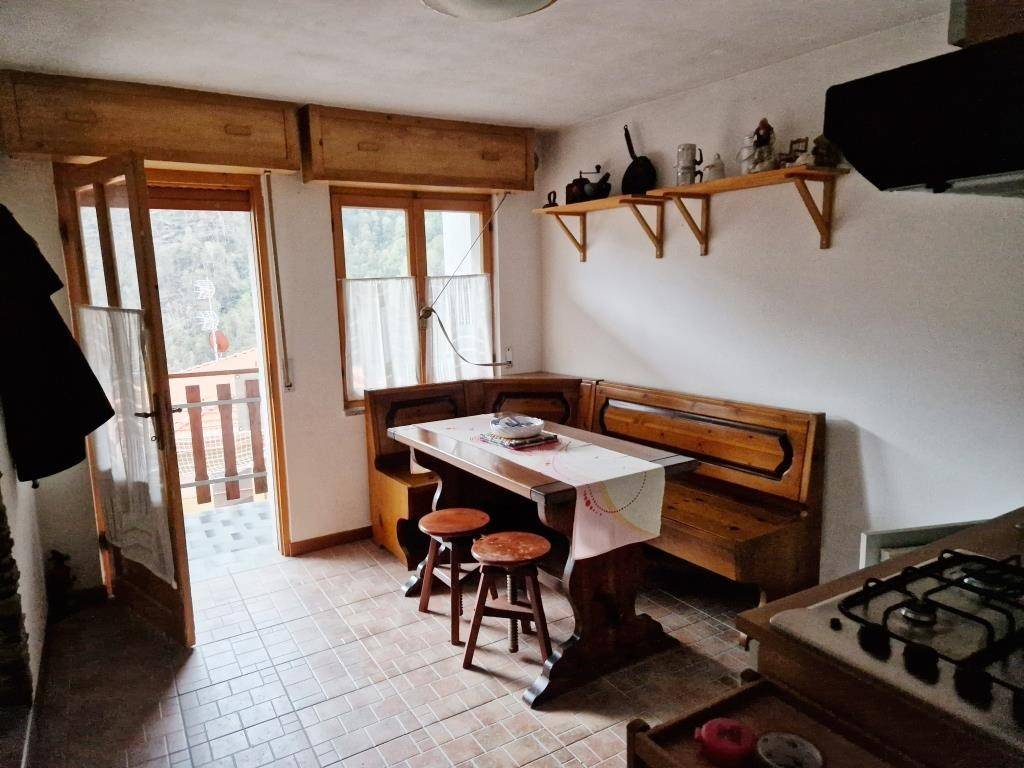 casa indipendente in vendita a Paisco Loveno