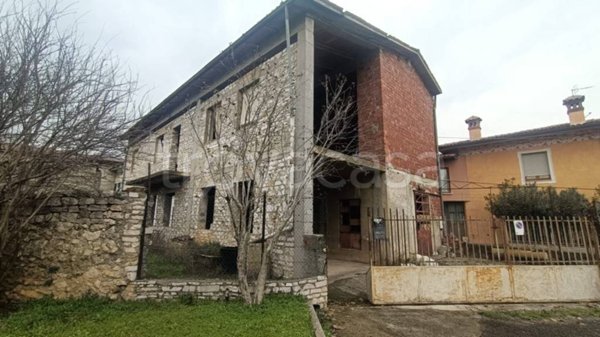 casa indipendente in vendita a Paitone