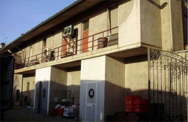 locale di sgombero in vendita a Paitone