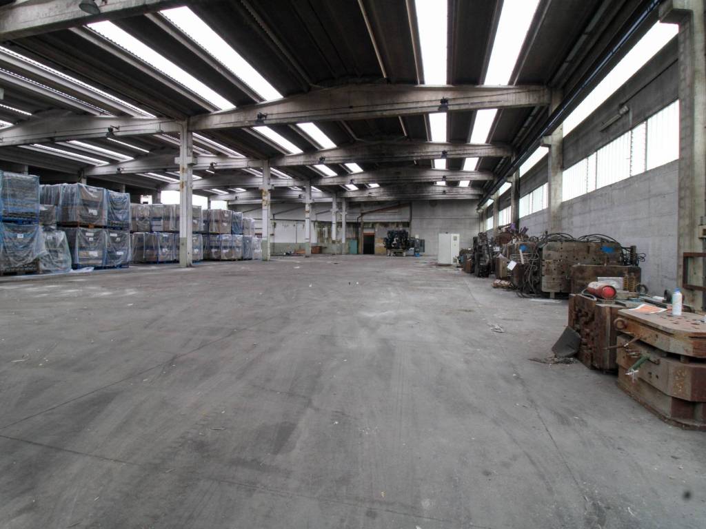locale commerciale in vendita a Palazzolo sull'Oglio
