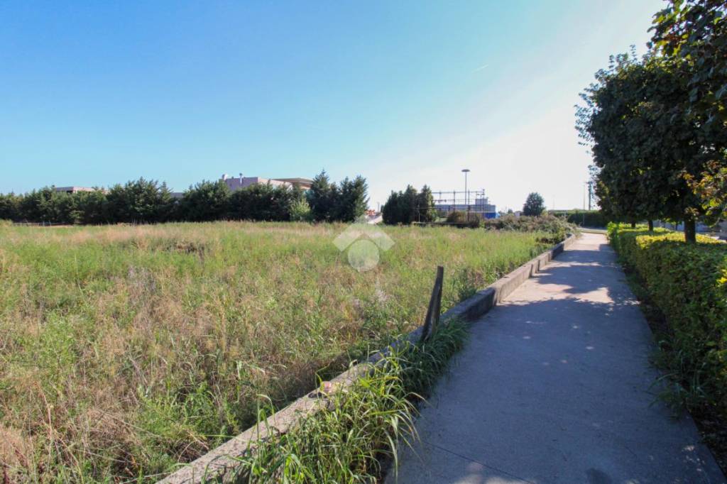 terreno edificabile in vendita a Palazzolo sull'Oglio