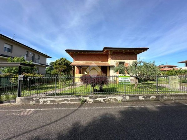 casa indipendente in vendita a Palazzolo sull'Oglio