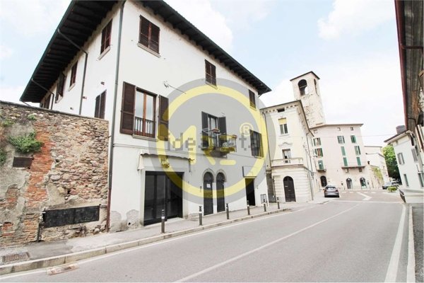 ufficio in vendita a Palazzolo sull'Oglio