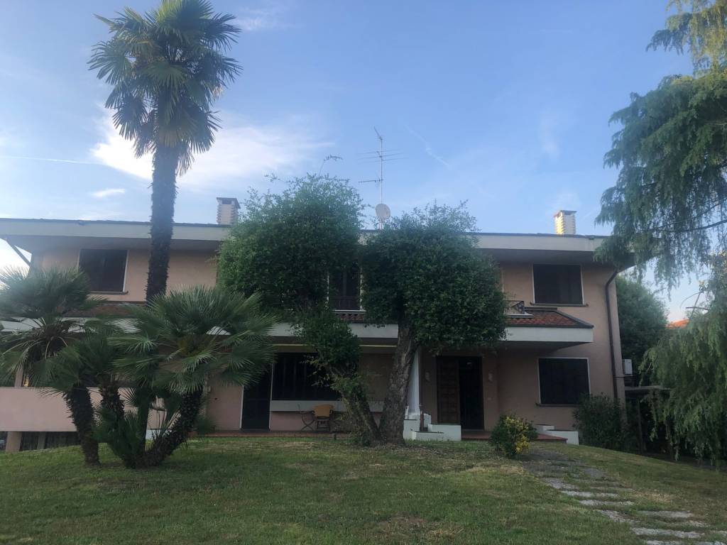 casa indipendente in vendita a Palazzolo sull'Oglio