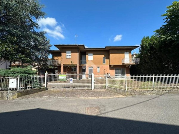 casa indipendente in vendita a Palazzolo sull'Oglio