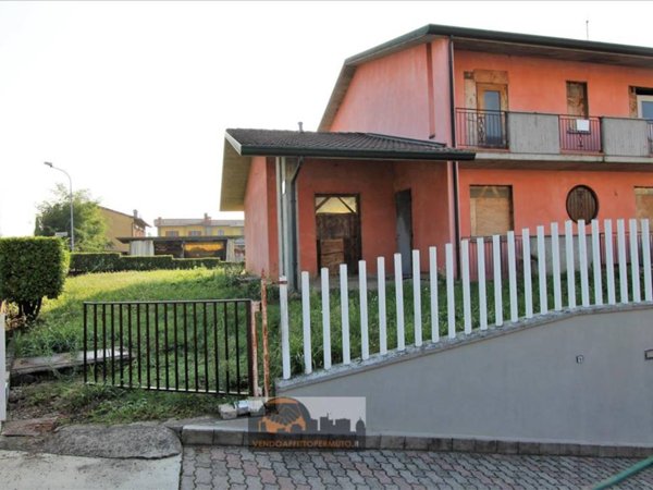 casa indipendente in vendita a Palazzolo sull'Oglio