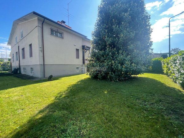 casa indipendente in vendita a Palazzolo sull'Oglio