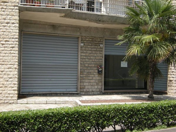 negozio in vendita a Palazzolo sull'Oglio
