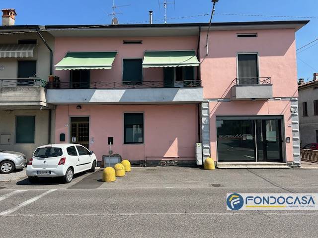 negozio in vendita a Palazzolo sull'Oglio in zona San Pancrazio