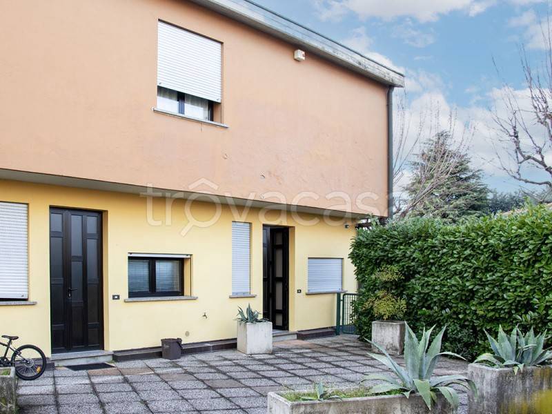casa indipendente in vendita a Palazzolo sull'Oglio