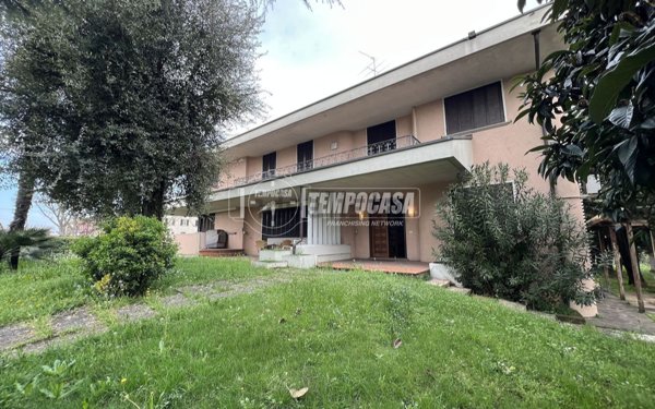 casa indipendente in vendita a Palazzolo sull'Oglio