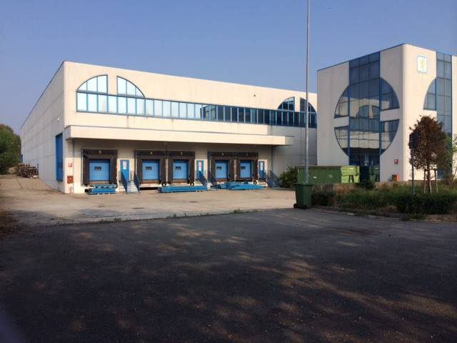 locale commerciale in vendita a Palazzolo sull'Oglio
