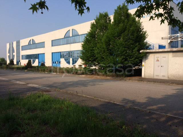 locale commerciale in vendita a Palazzolo sull'Oglio