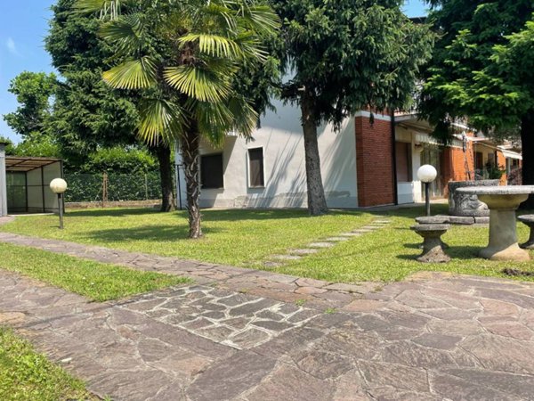 casa indipendente in vendita a Palazzolo sull'Oglio