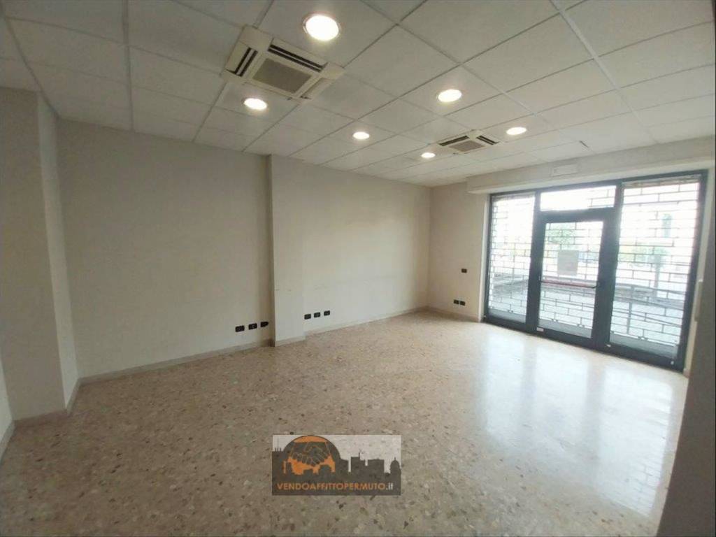 negozio in vendita a Palazzolo sull'Oglio