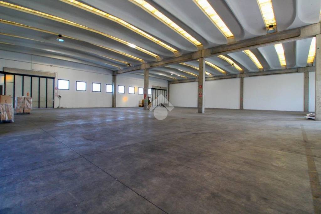 locale commerciale in vendita a Palazzolo sull'Oglio
