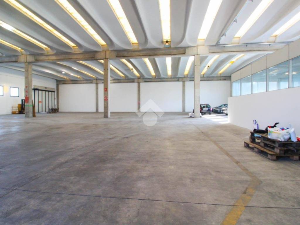 locale commerciale in vendita a Palazzolo sull'Oglio