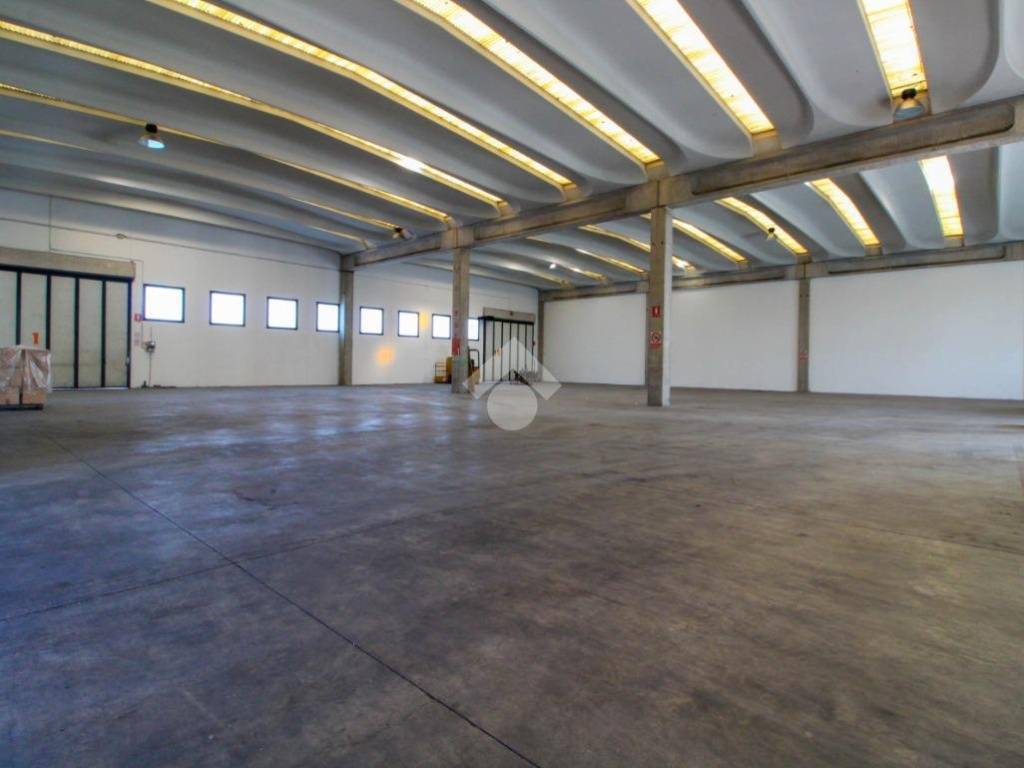 locale commerciale in vendita a Palazzolo sull'Oglio